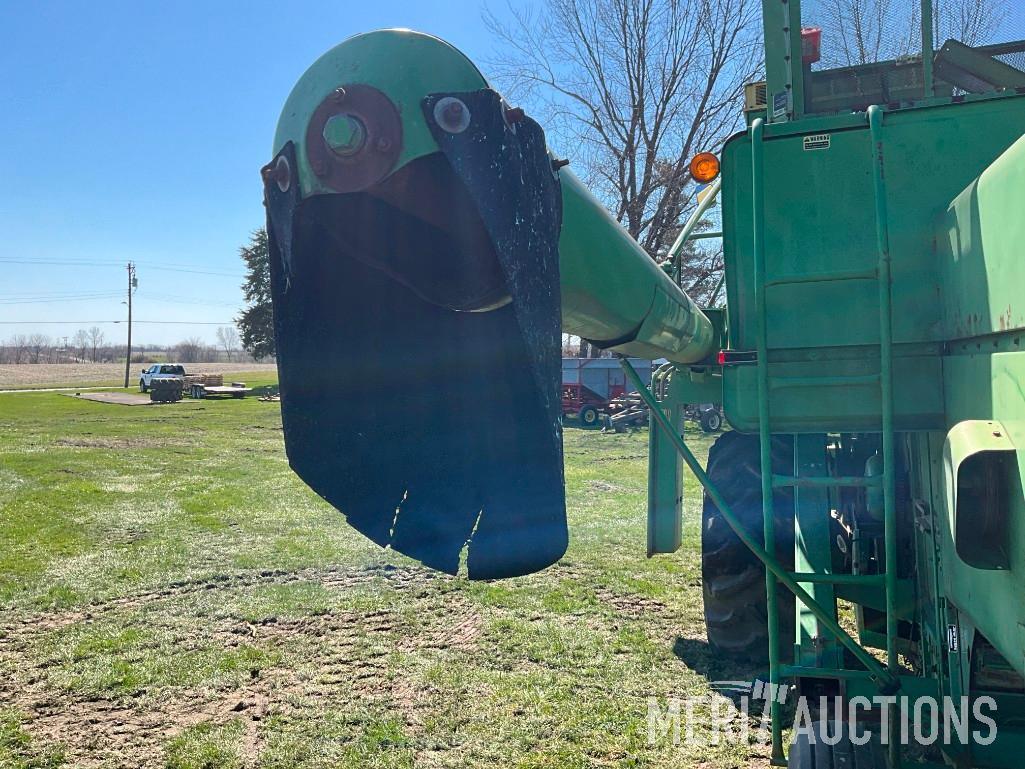 John Deere 4400 diesel combine