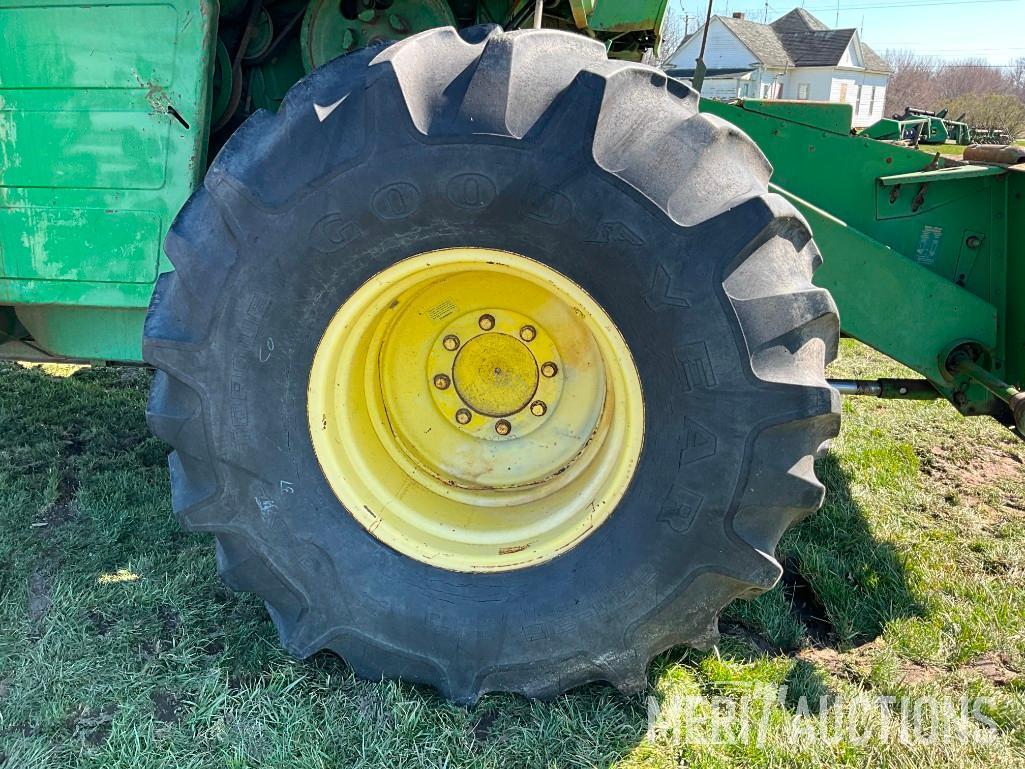 John Deere 4400 diesel combine