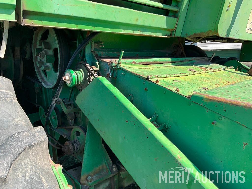 John Deere 4400 diesel combine