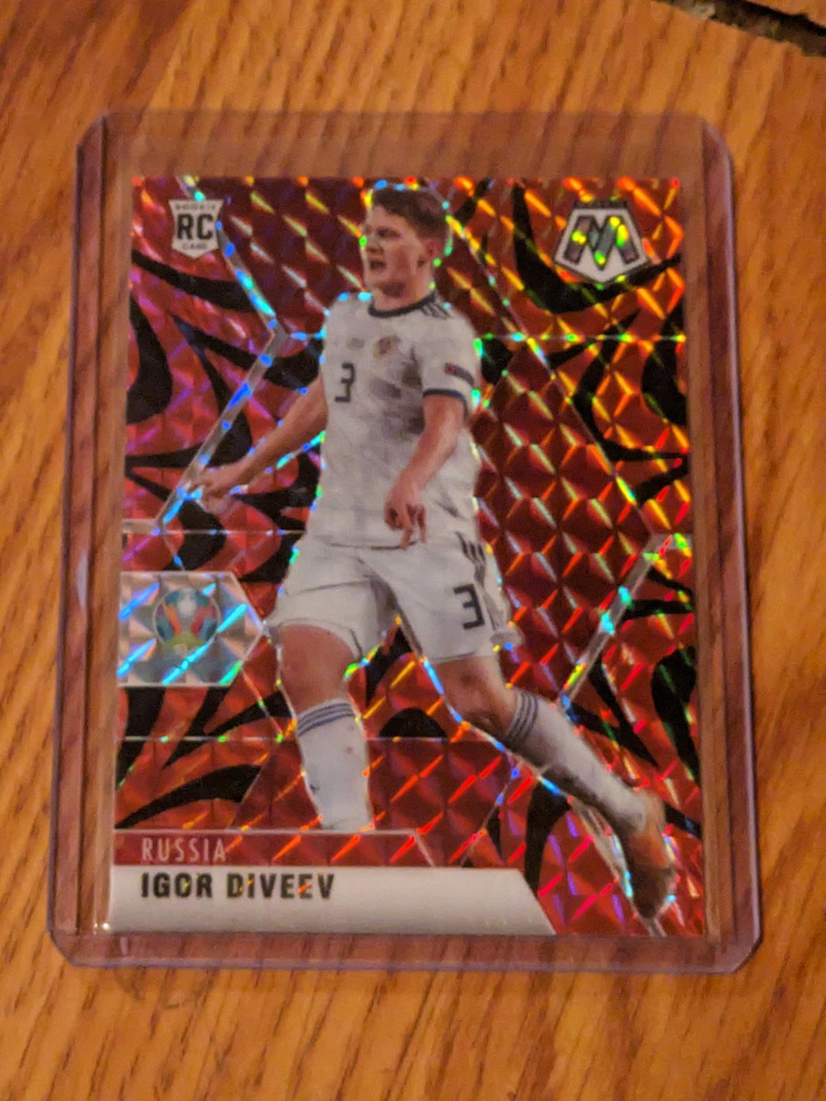 2020-21 Panini Mosaic UEFA Euro Mosaic Reactive Red #75 Igor Diveev