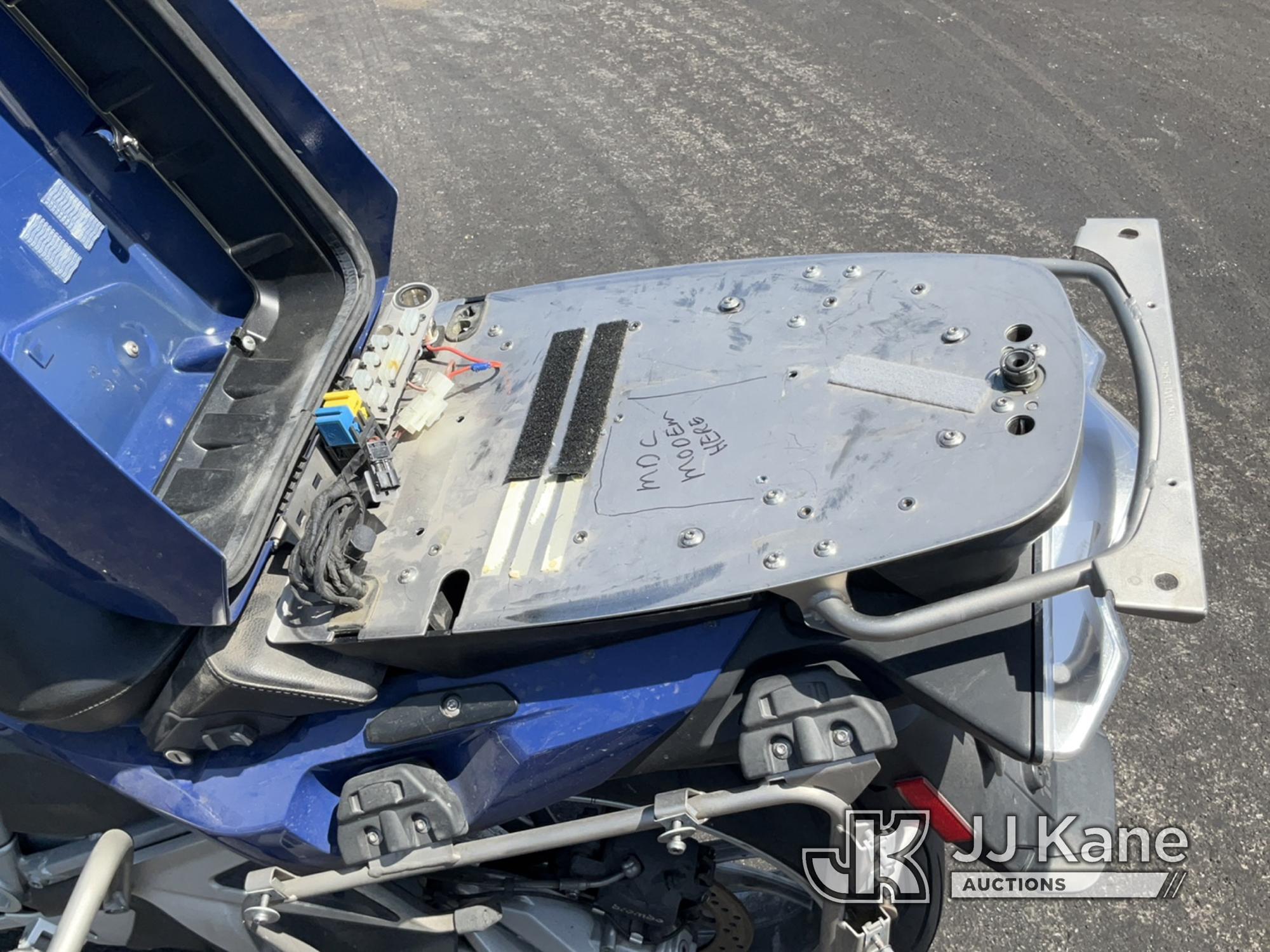 (Las Vegas, NV) 2018 BMW R1200RT Towed In, Bent Wheel, Smokes Runs & Moves