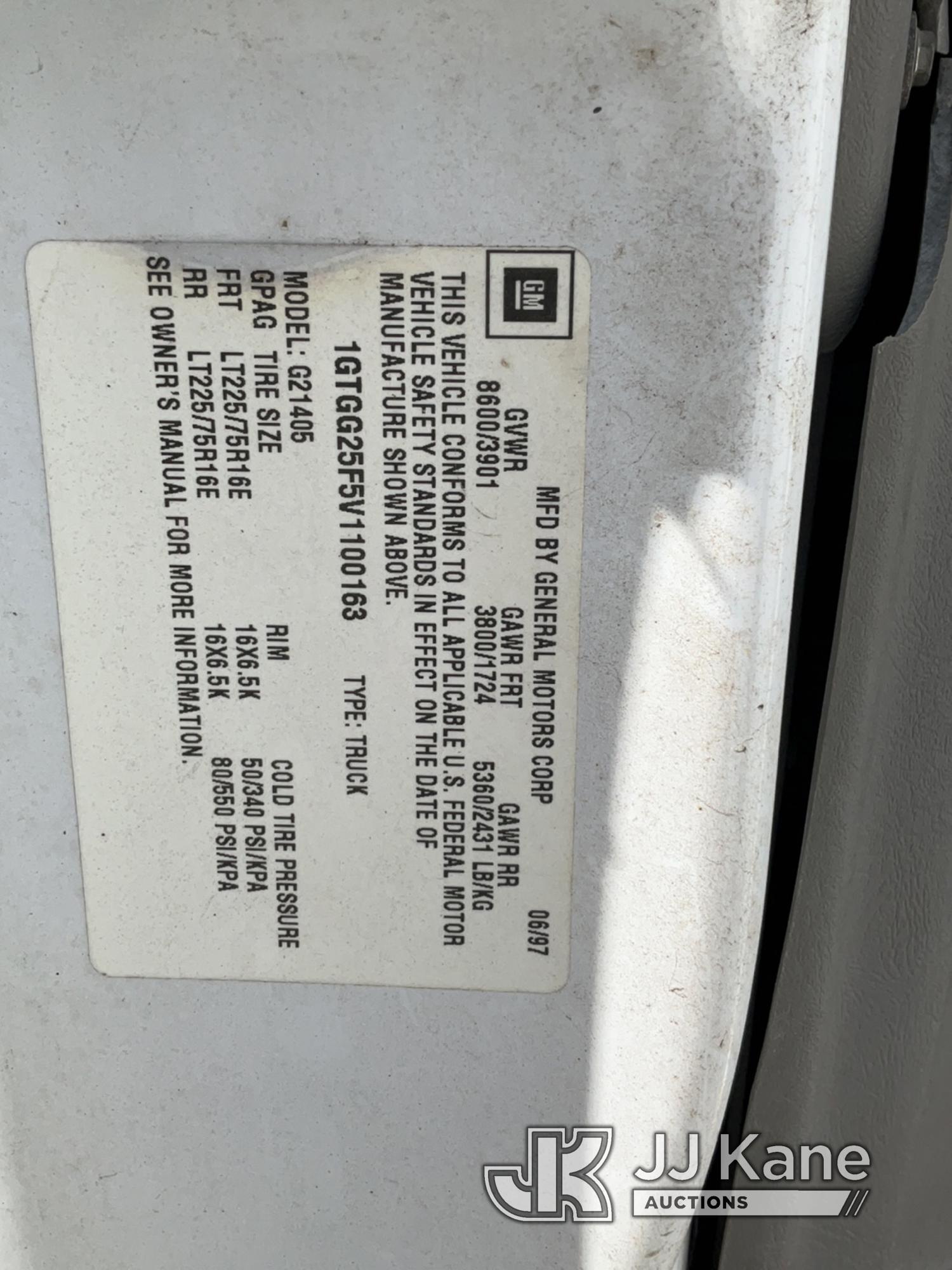 (South Beloit, IL) 1997 GMC Savana G2500 Cargo Van Not Running, Condition Unknown) (No Crank-Does No