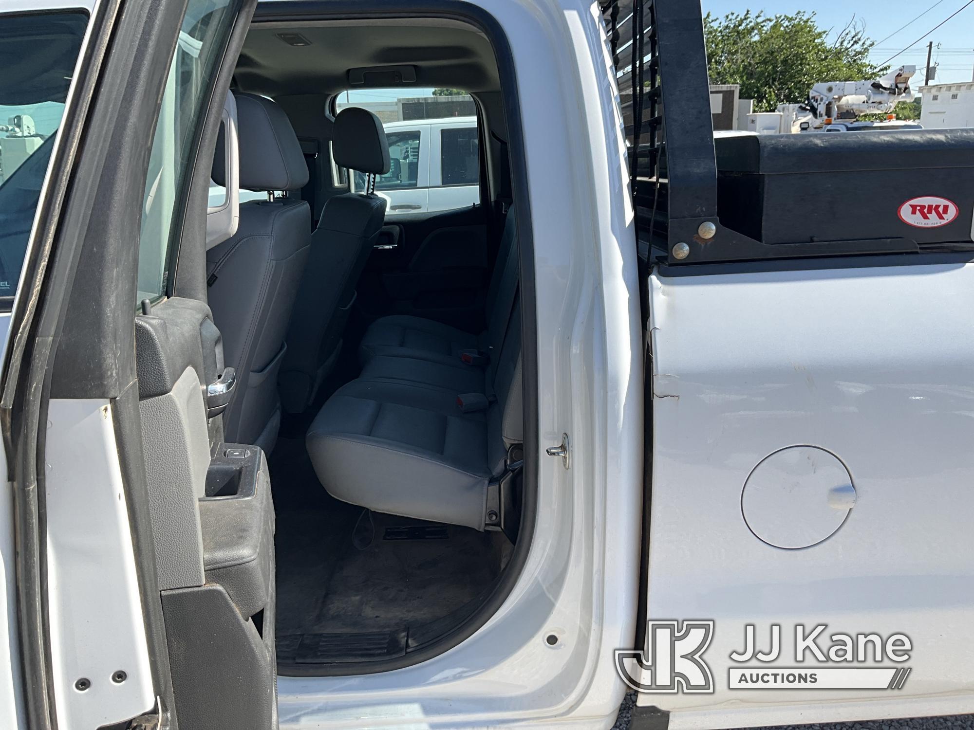 (Azle, TX) 2019 Chevrolet Silverado 2500HD 4x4 Extended-Cab Pickup Truck Runs & Moves) (Jump To Star