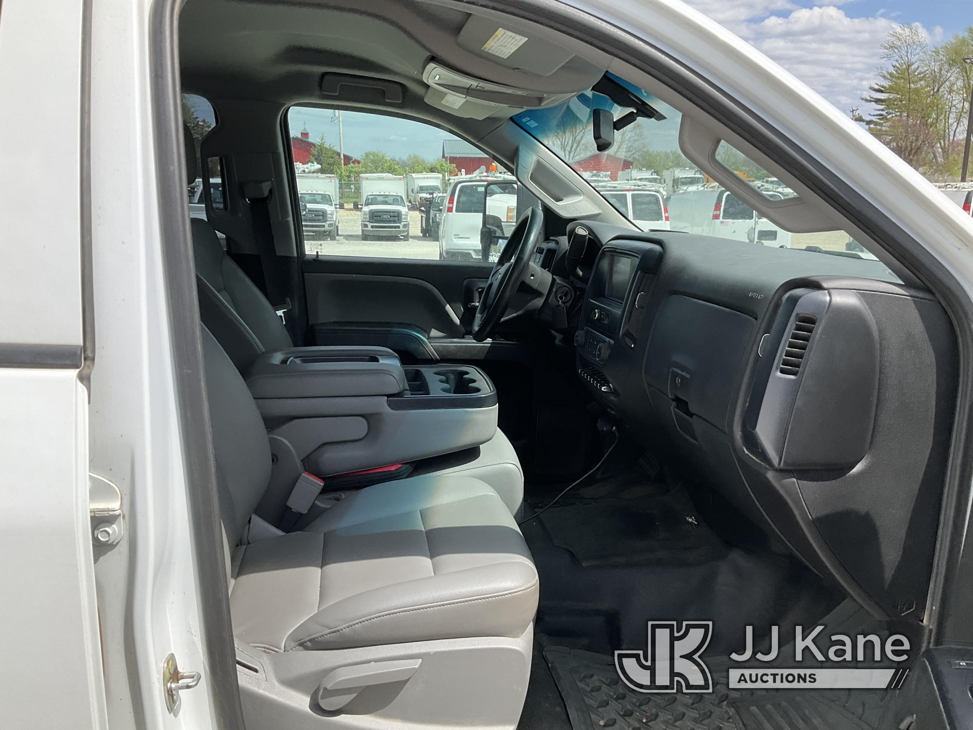 (Hawk Point, MO) 2019 Chevrolet Silverado 2500HD 4x4 Crew-Cab Pickup Truck Runs & Moves