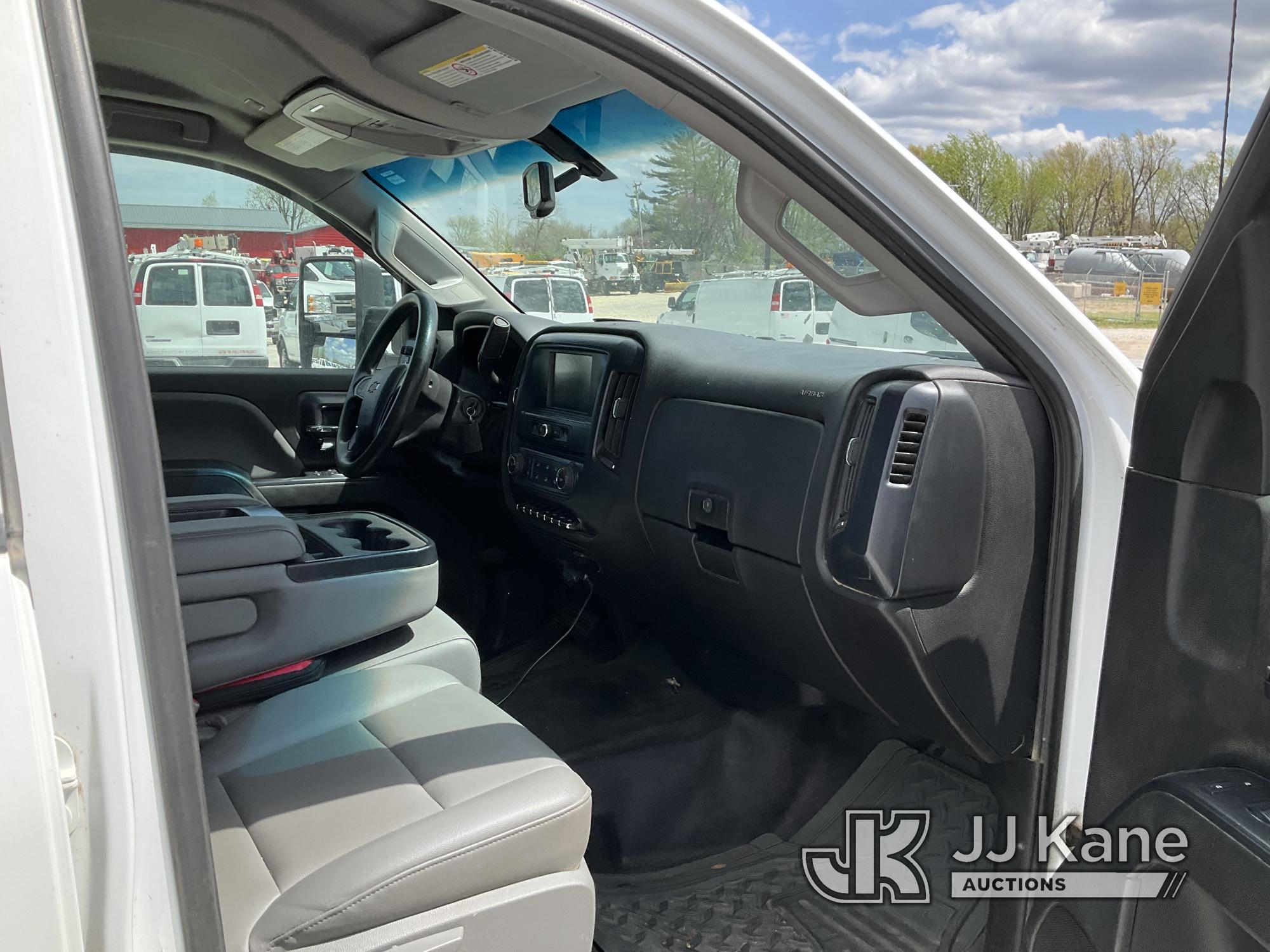 (Hawk Point, MO) 2019 Chevrolet Silverado 2500HD 4x4 Crew-Cab Pickup Truck Runs & Moves