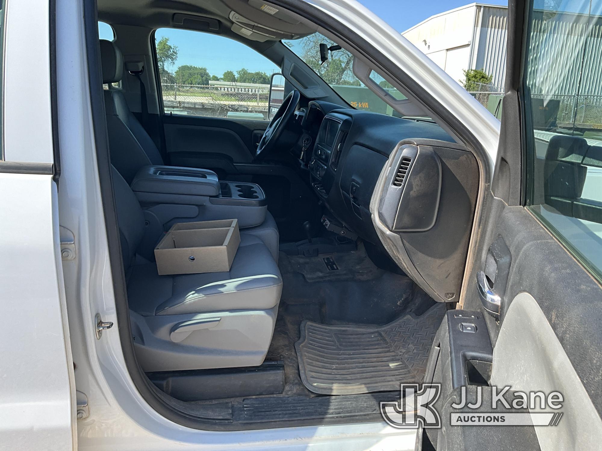 (Azle, TX) 2019 Chevrolet Silverado 2500HD 4x4 Extended-Cab Pickup Truck Runs & Moves) (Jump To Star