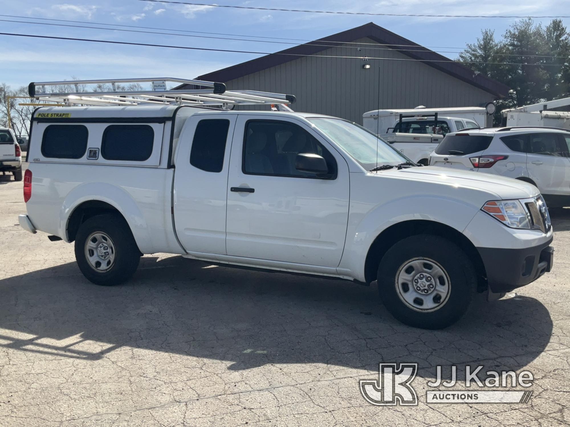 (South Beloit, IL) 2017 Nissan Frontier Extended-Cab Pickup Truck Runs &  Moves) (Body Damage, Paint