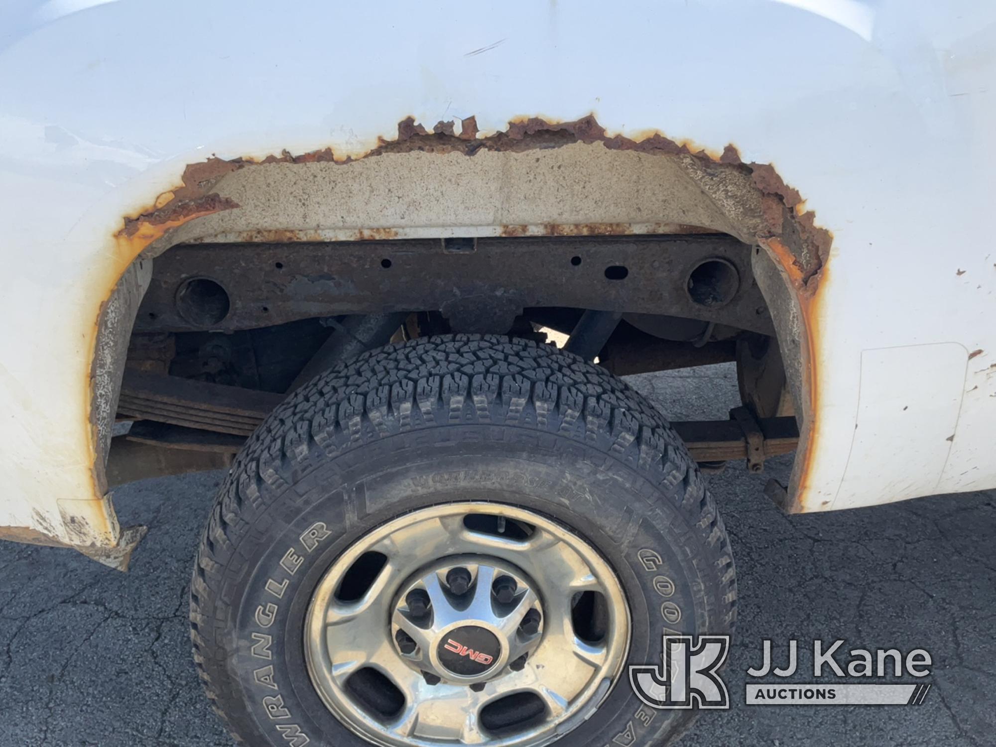 (South Beloit, IL) 2011 GMC Sierra 2500HD Extended-Cab Pickup Truck Runs) (Difficult to Move-Brakes