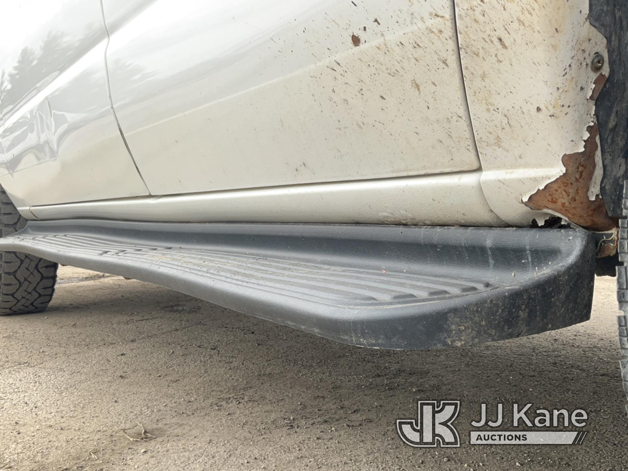 (South Beloit, IL) 2014 Ford E250 Cargo Van Runs & Moves) (Windshield Cracked, Body Damage, Rust Dam