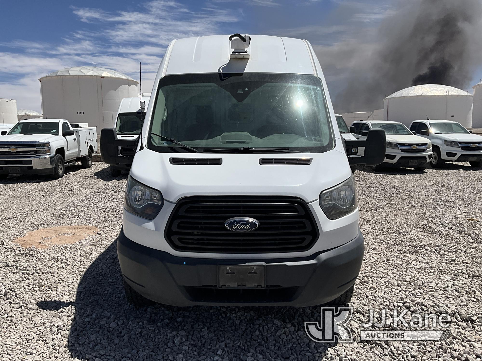(El Paso, TX) 2017 Ford Transit-250 4x4 Cargo Van Runs & Moves) (TPMS light on,