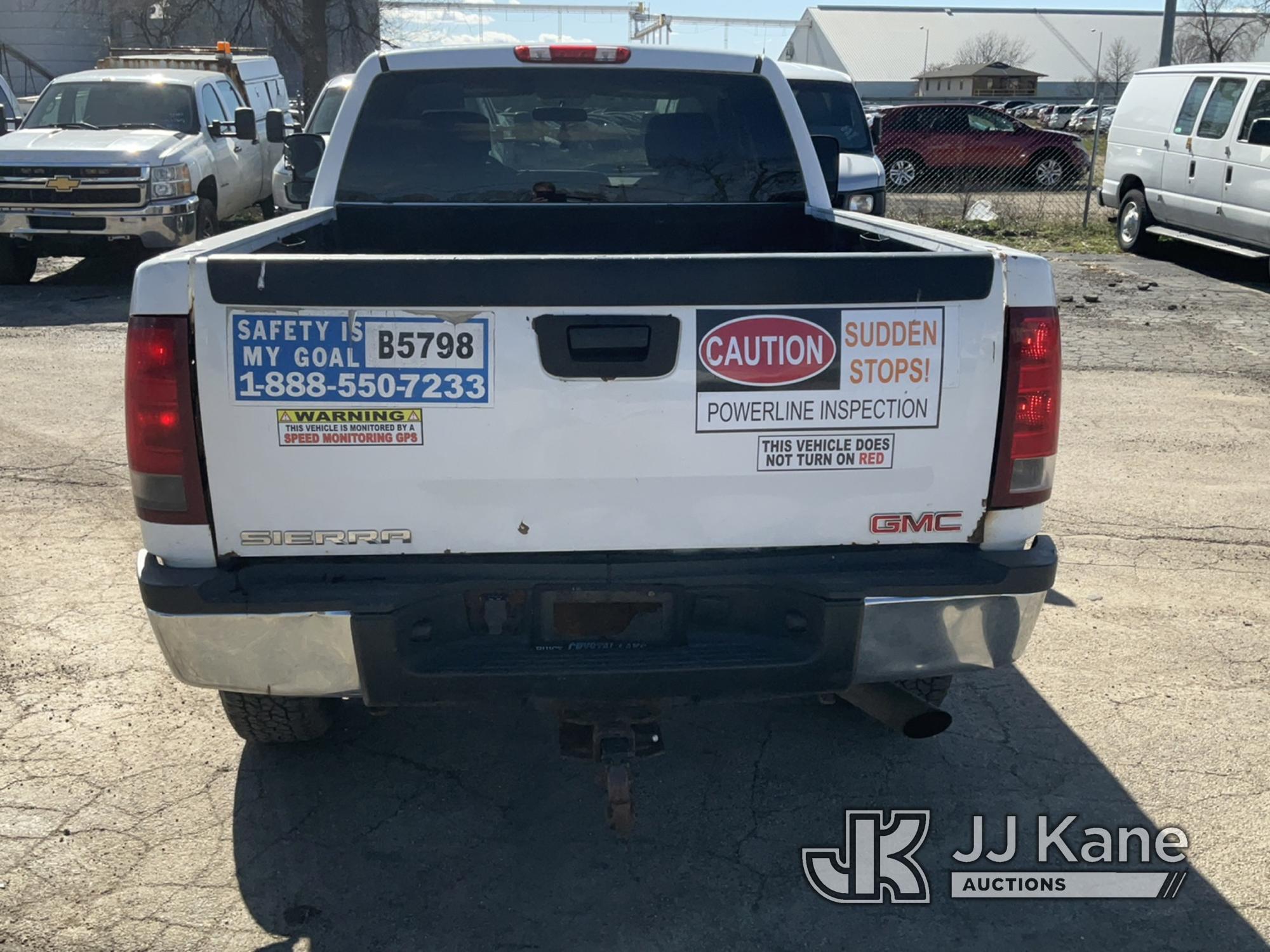 (South Beloit, IL) 2011 GMC Sierra 2500HD Extended-Cab Pickup Truck Runs) (Difficult to Move-Brakes