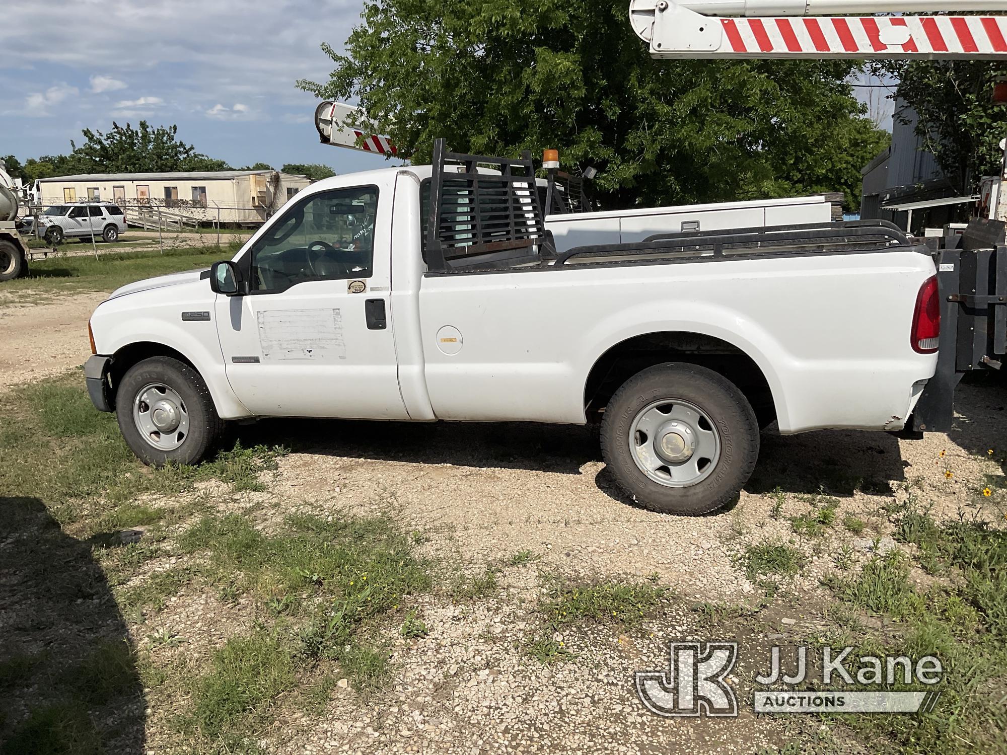 (San Antonio, TX) 2005 Ford F250 Pickup Truck Runs & Moves) (Will Not Stay Running, Batteries Need R