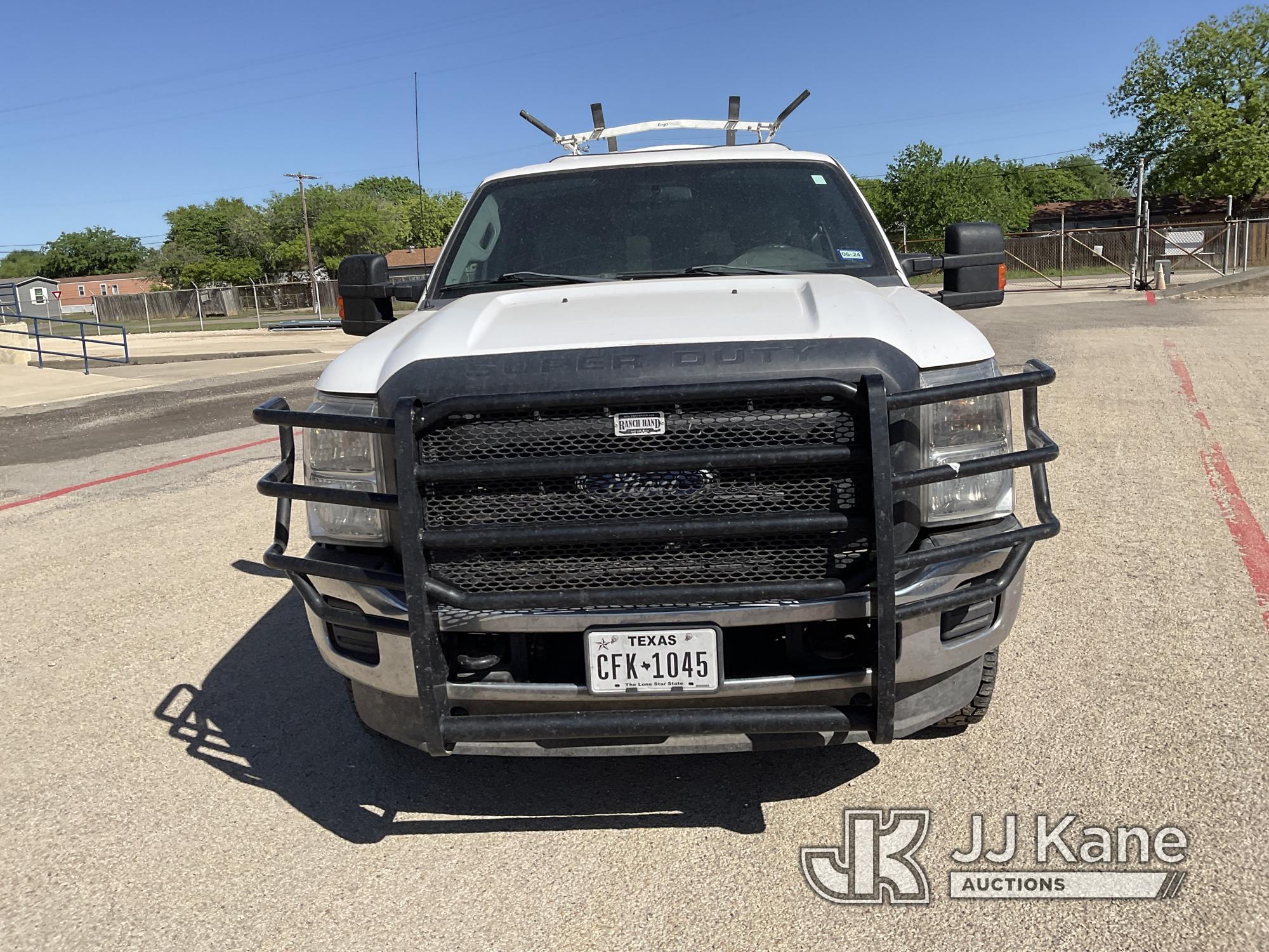 (Hondo, TX) 2013 Ford F250 4x4 Extended-Cab Pickup Truck Runs & Moves) (Check Engine Light Is On