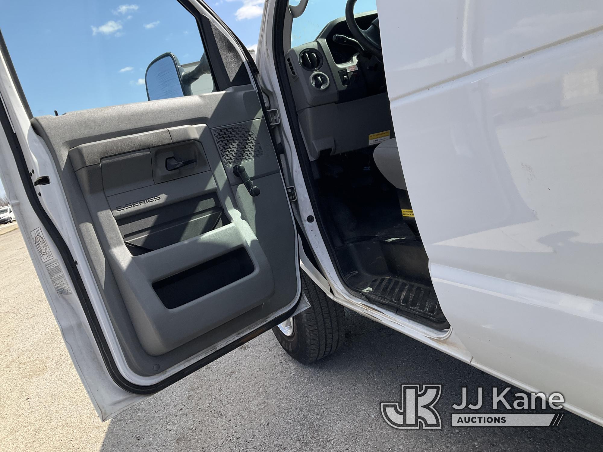 (Kansas City, MO) 2010 Ford E250 Cargo Van Runs & Moves) (Runs A Little Rough, Check Engine & TPS Li