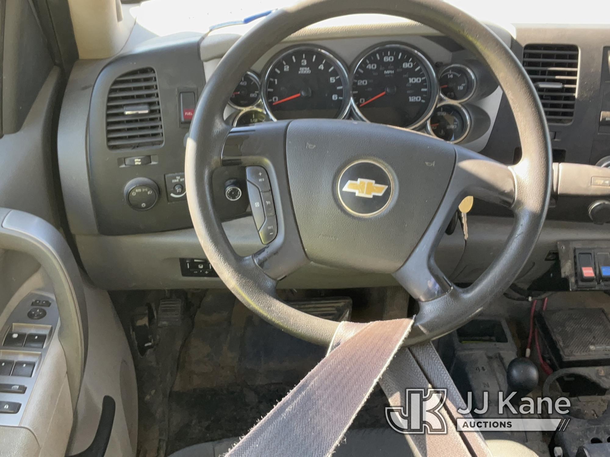 (South Beloit, IL) 2012 Chevrolet Silverado 2500HD 4x4 Extended-Cab Pickup Truck Not Running, Condit