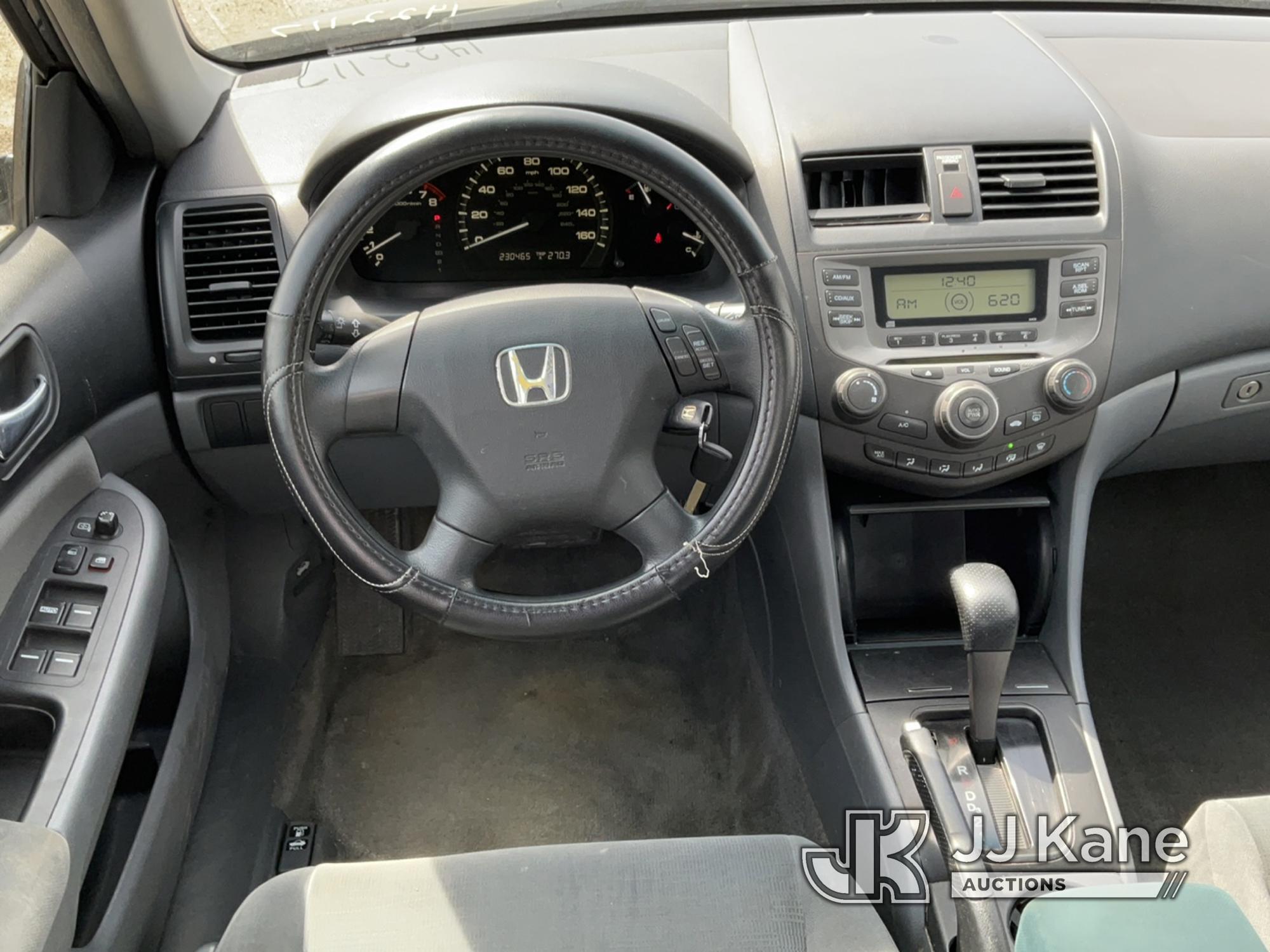 (South Beloit, IL) 2007 Honda Accord 4-Door Sedan Runs & Moves) (Cracked Windshield, Rust Damage