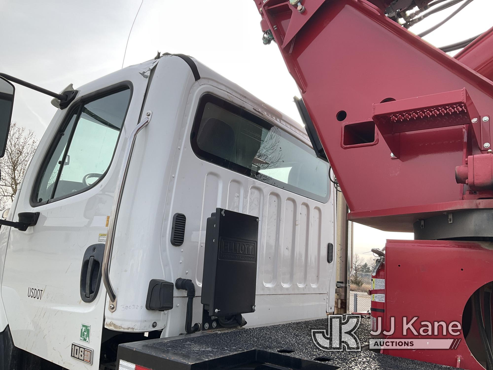 (Kansas City, MO) Elliott H110F, Telescopic Non-Insulated Sign Crane/Platform Lift mounted behind ca