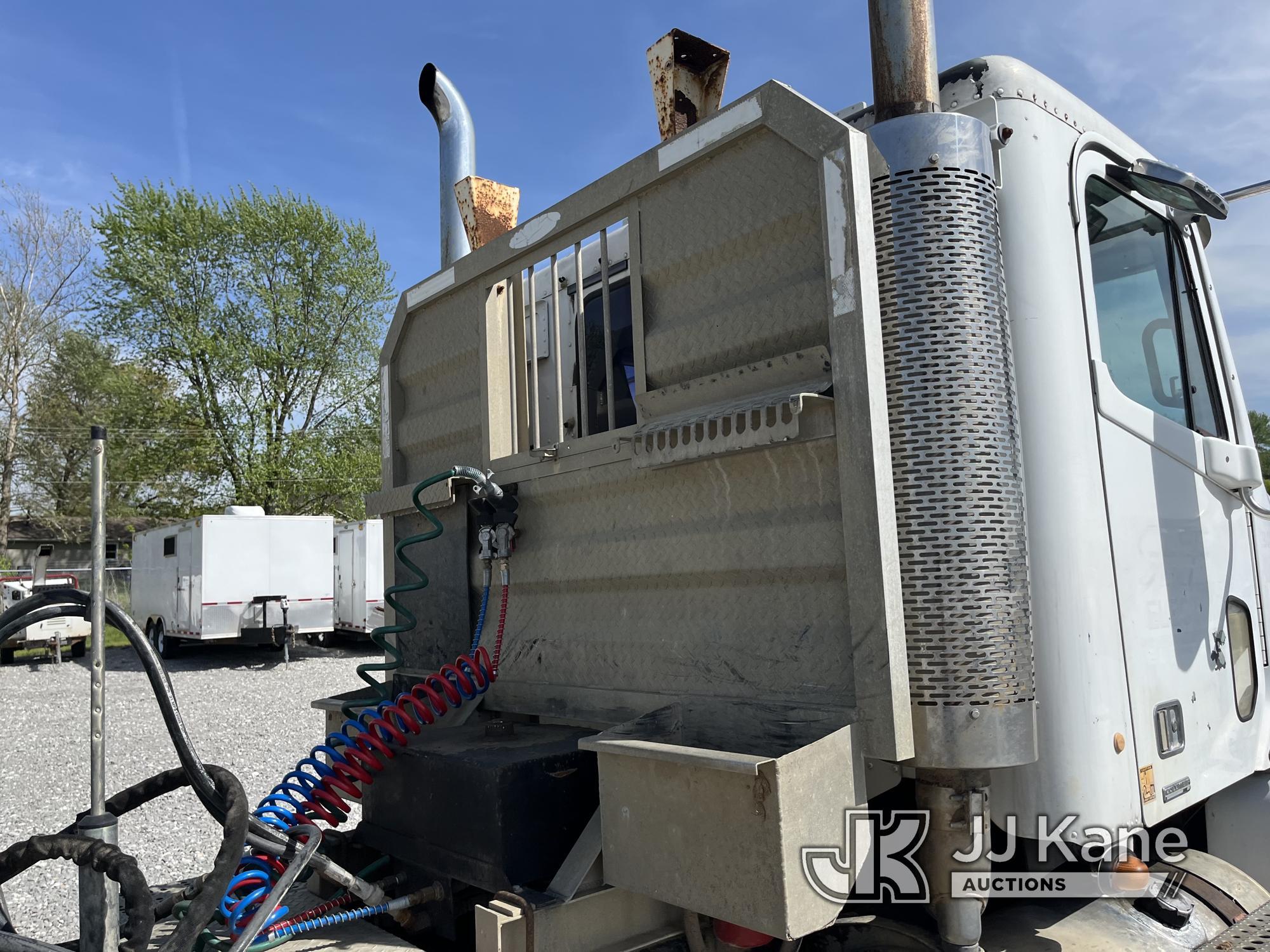 (Hawk Point, MO) 2007 Freightliner Columbia 120 Tractor Truck Runs & Moves, PTO Engages)(Minor Body