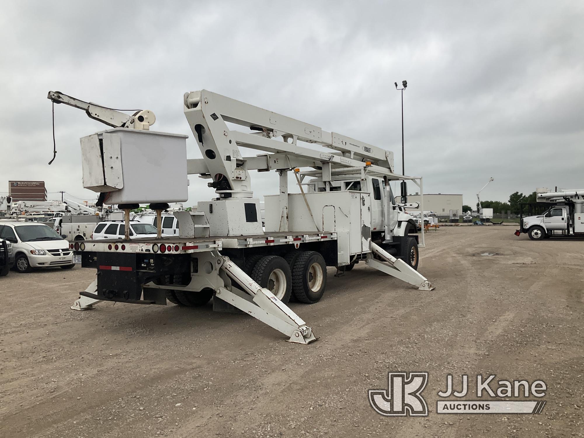 (Waxahachie, TX) Versalift Uncategorized, Articulating & Telescopic Material Handling Bucket Truck r