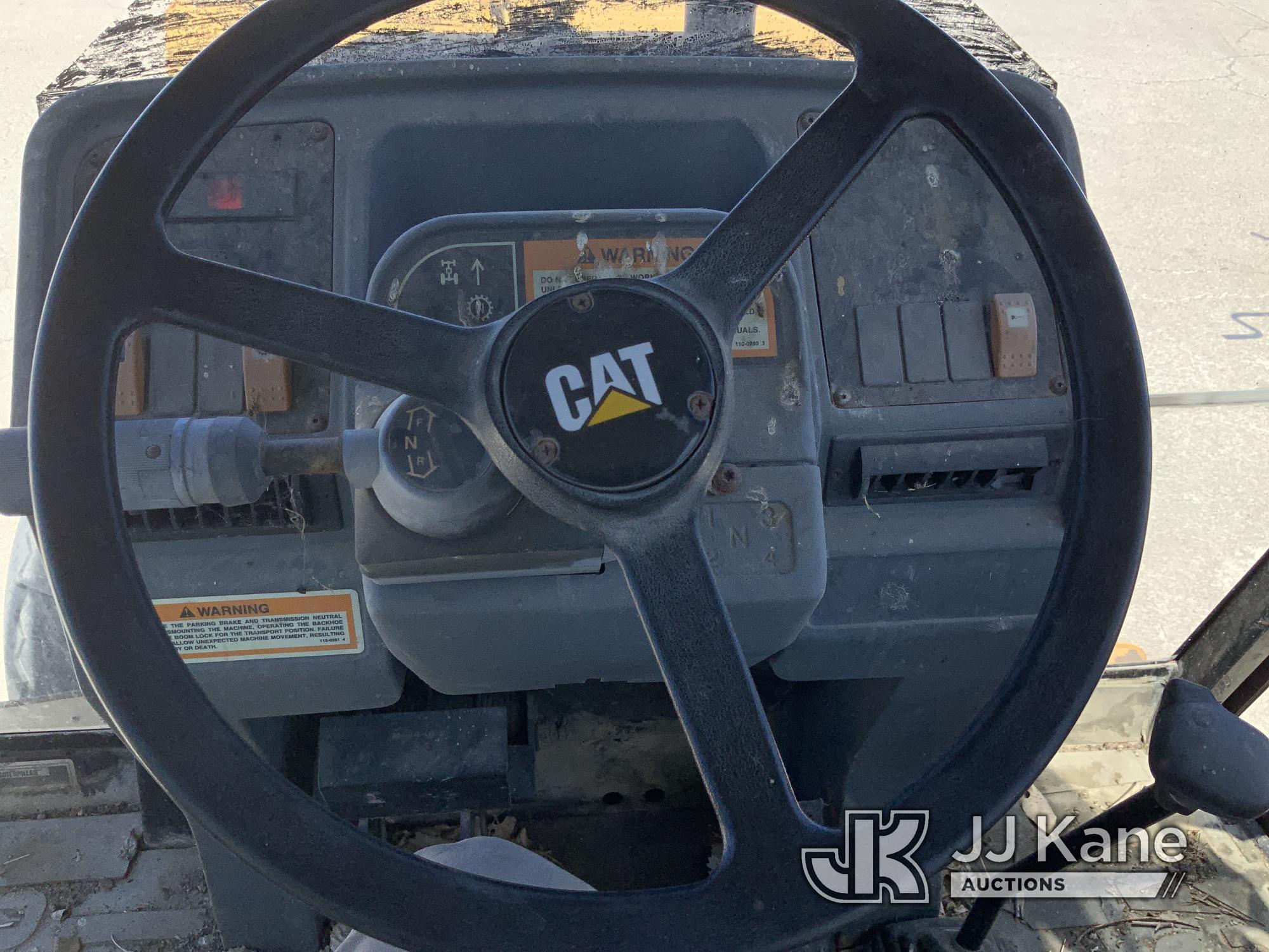 (Kansas City, MO) 2000 Cat 426C Tractor Loader Backhoe Runs, Moves, & Operates) (Leaking Oil Under C