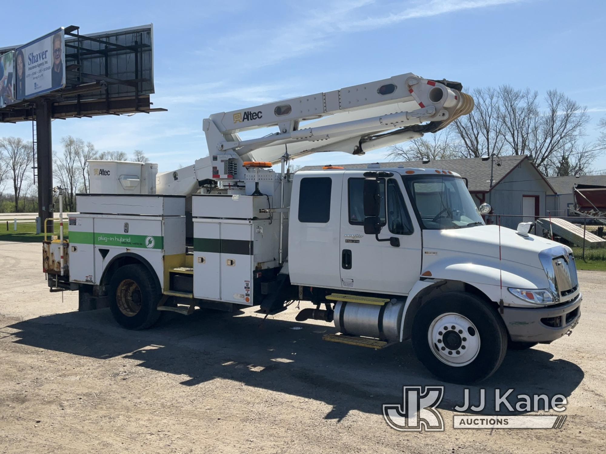 (South Beloit, IL) Altec TA50, Articulating & Telescopic Material Handling Bucket Truck mounted on 2