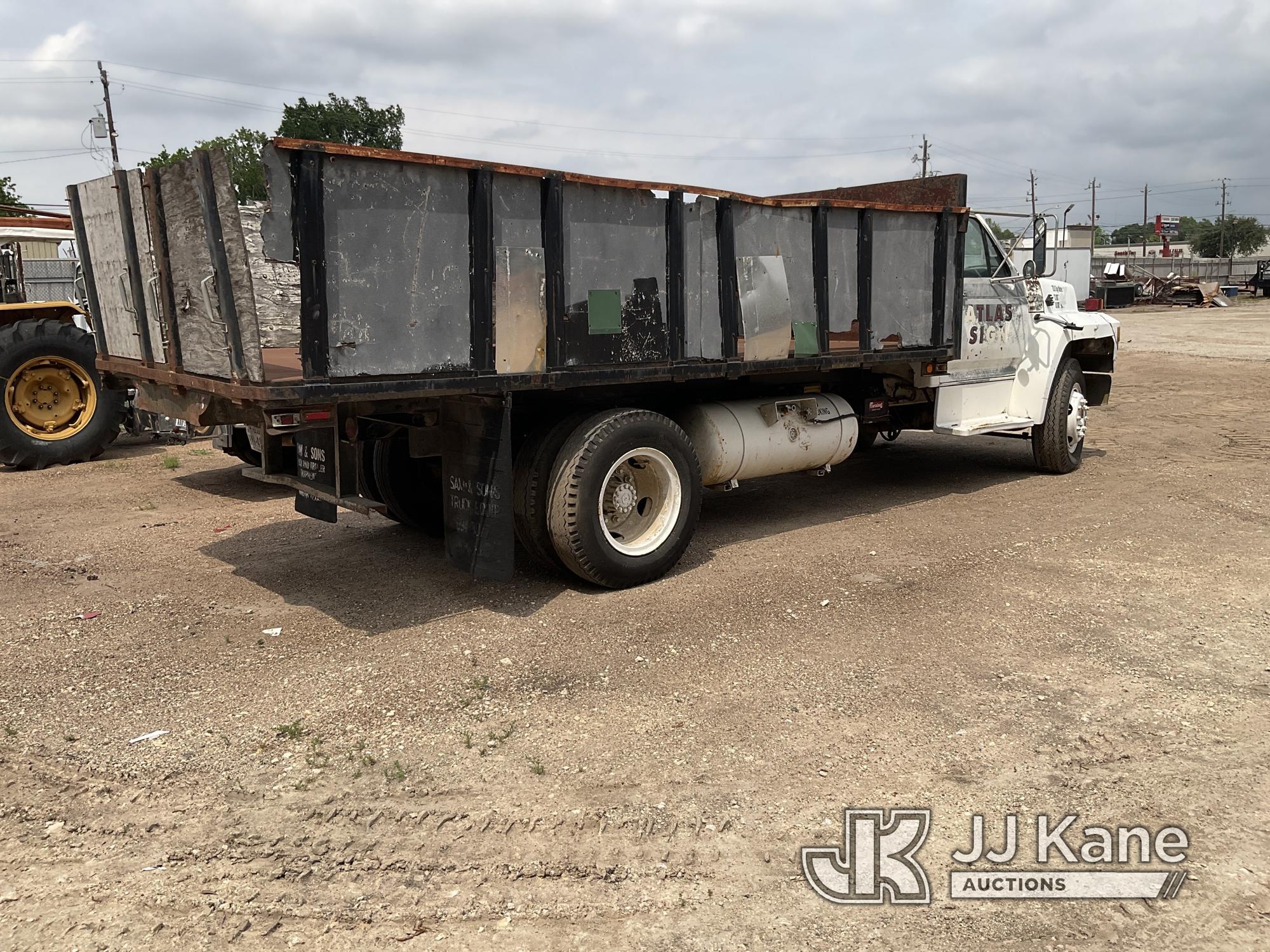 (Houston, TX) 1994 Ford F700 Flatbed/Dump Truck, Vehicle Runs On Propane Starts With A Jump, Runs An