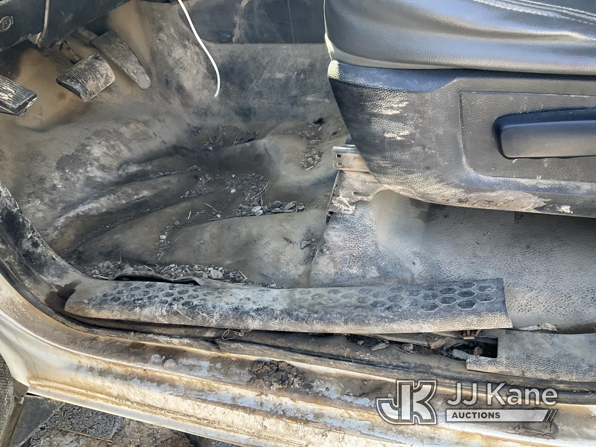 (Kansas City, MO) 2014 RAM 5500 4x4 Crew-Cab Flatbed Truck Runs & Moves) (Sluggish When Taking Off,