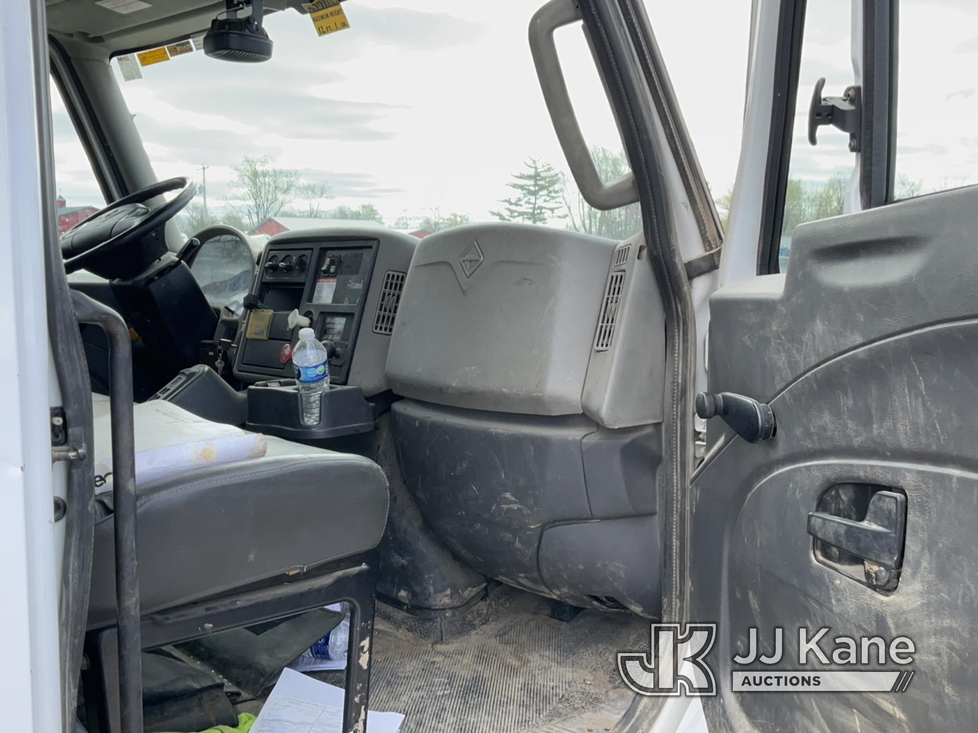 (Hawk Point, MO) Altec AA755-P, Bucket Truck rear mounted on 2013 International Durastar 4300 Utilit