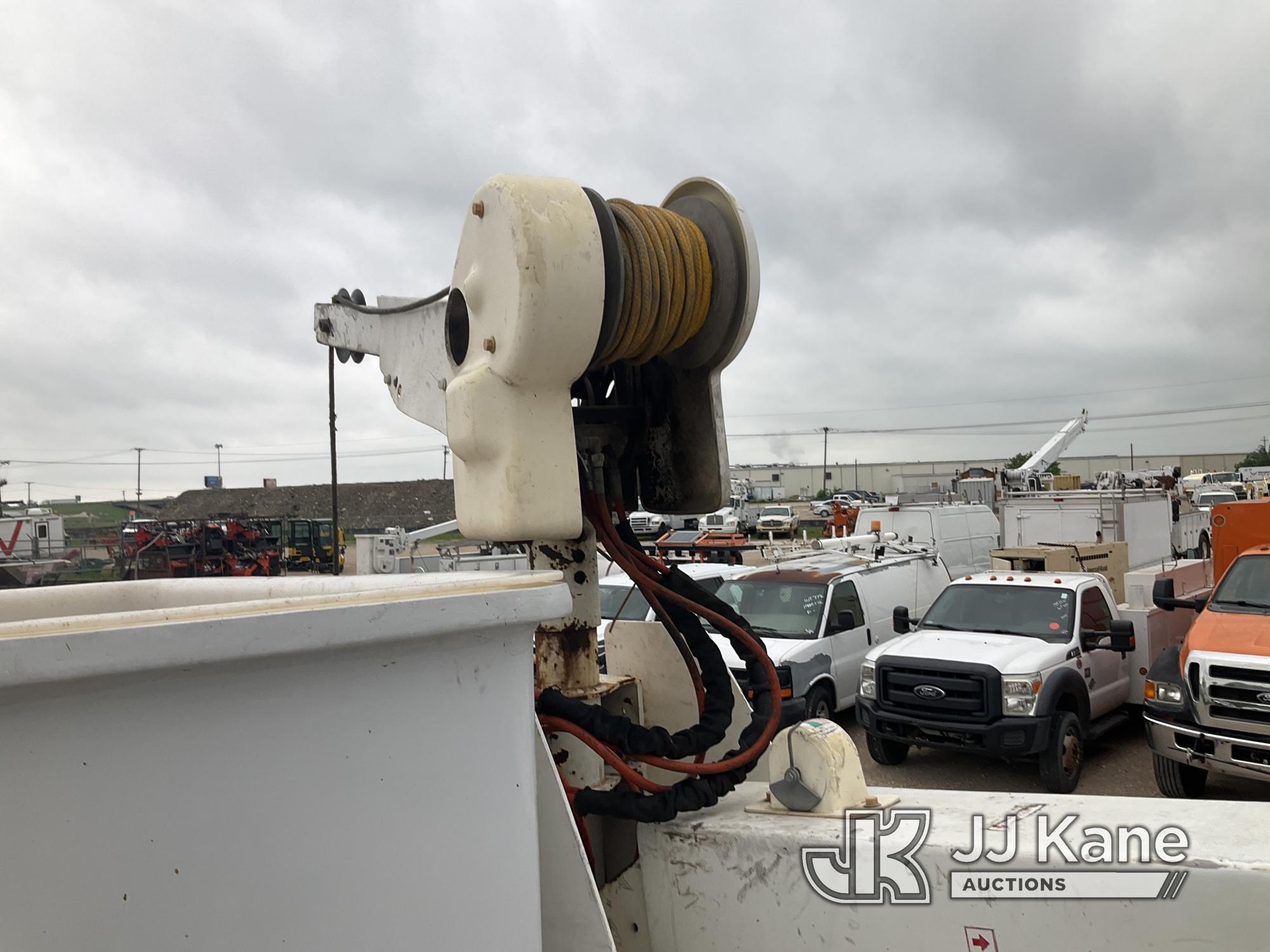(Waxahachie, TX) Versalift Uncategorized, Articulating & Telescopic Material Handling Bucket Truck r