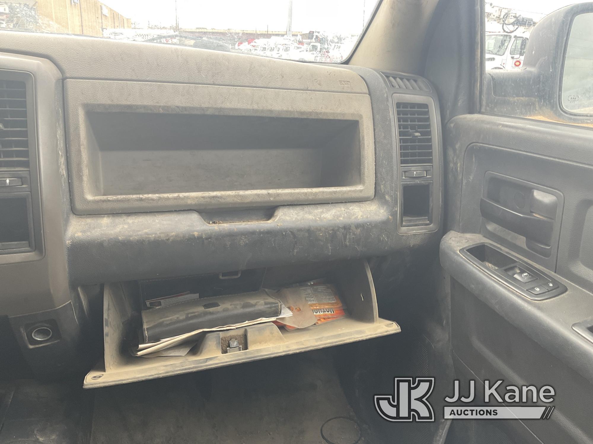 (Shakopee, MN) 2012 RAM 2500 4x4 Crew-Cab Service Truck Runs & Moves) (TPMS Light on, Left/Right Rea