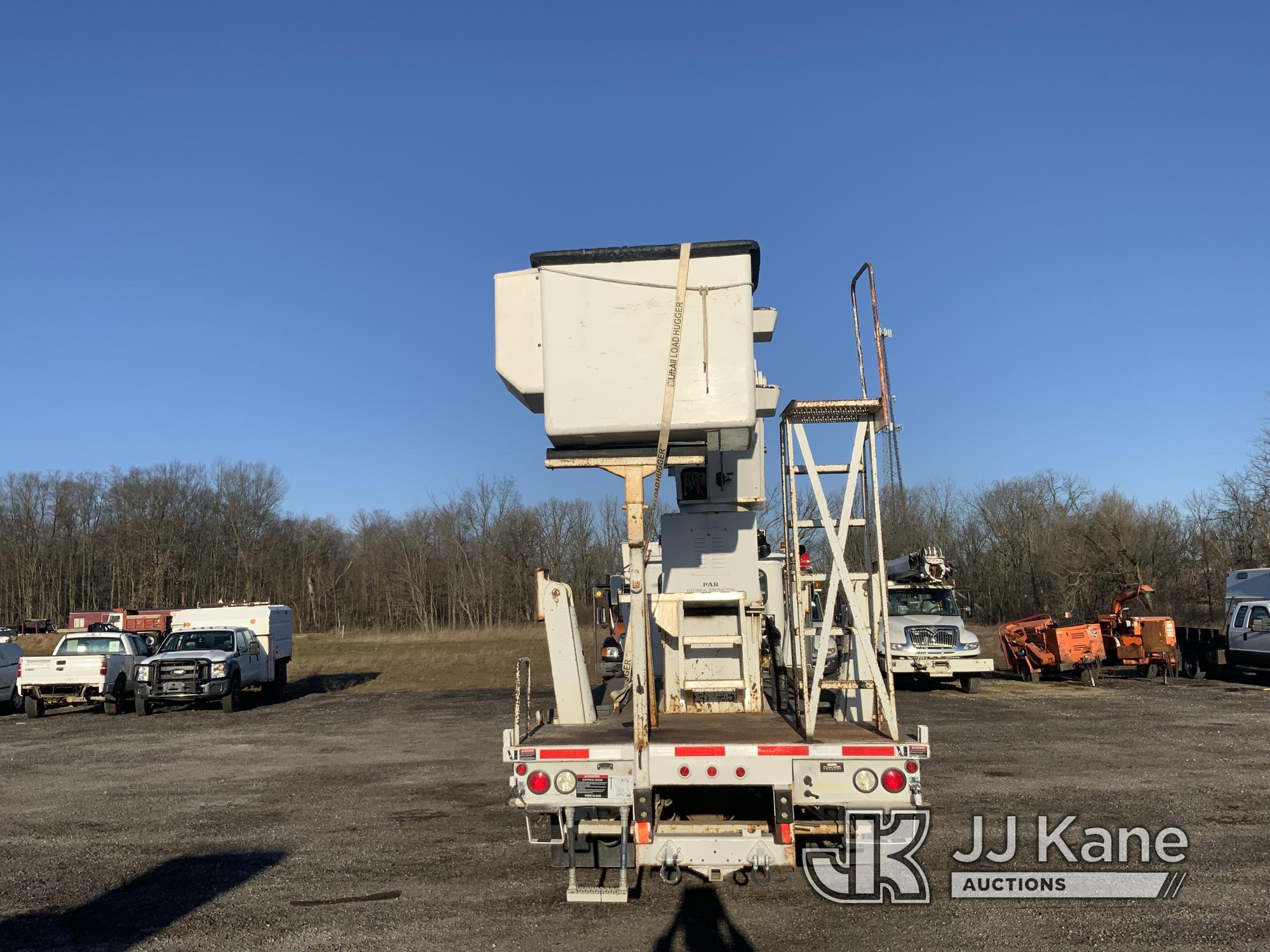 (Ashland, OH) Altec AM900-E100, Double-Elevator Bucket Truck rear mounted on 2007 Peterbilt 335 T/A