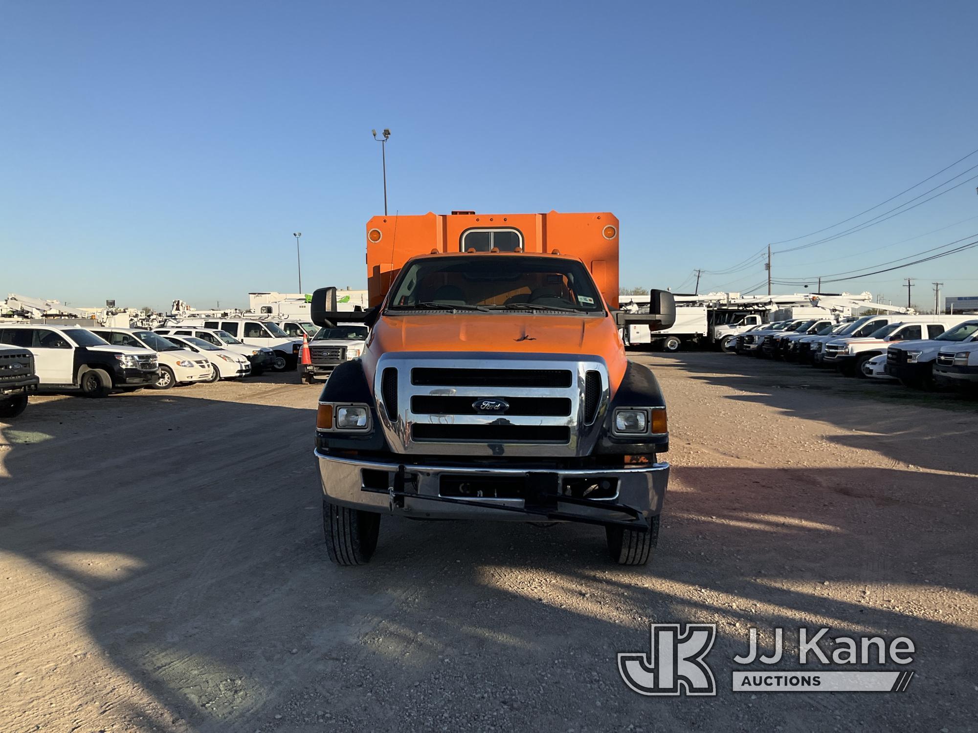 (Waxahachie, TX) 2013 Ford F650 Chipper Dump Truck Runs & Moves) (ABS Light On) (Seller States: Need