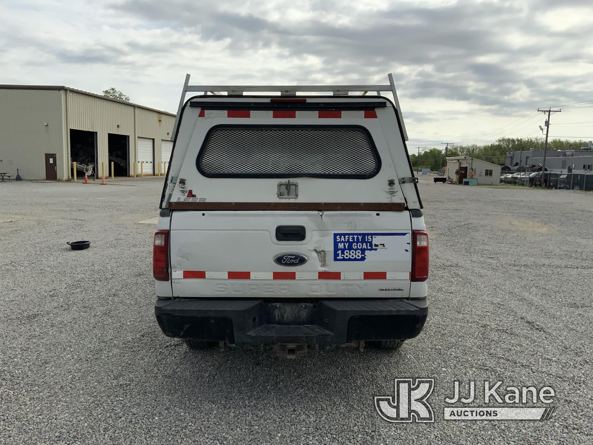 (Fort Wayne, IN) 2015 Ford F250 Crew-Cab Pickup Truck Runs & Moves) (Transmission Leak, Exhaust Leak