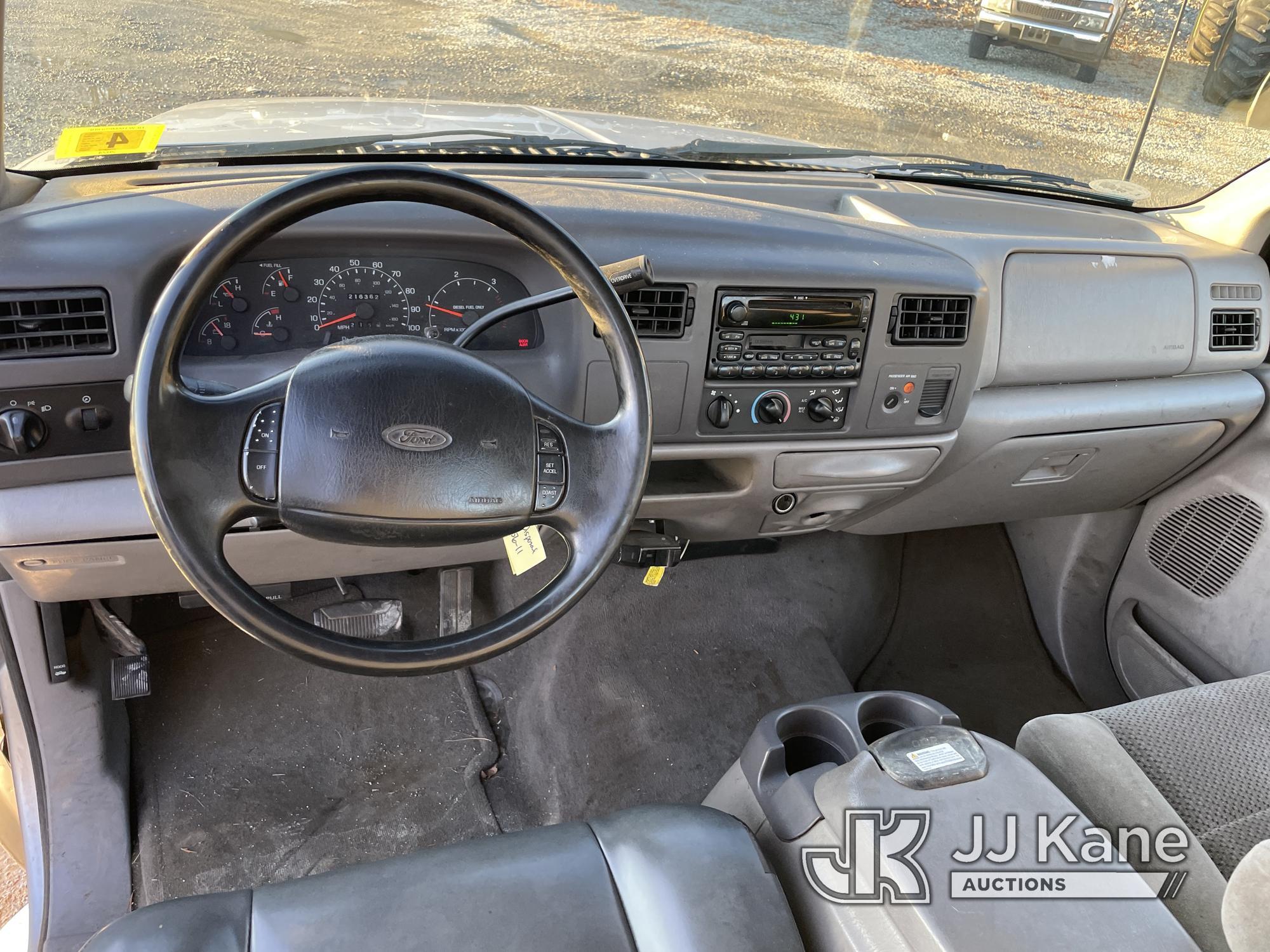 (Shrewsbury, MA) 2001 Ford F350 Extended-Cab Dual Wheel Pickup Truck Runs & Moves) (Body & Rust Dama
