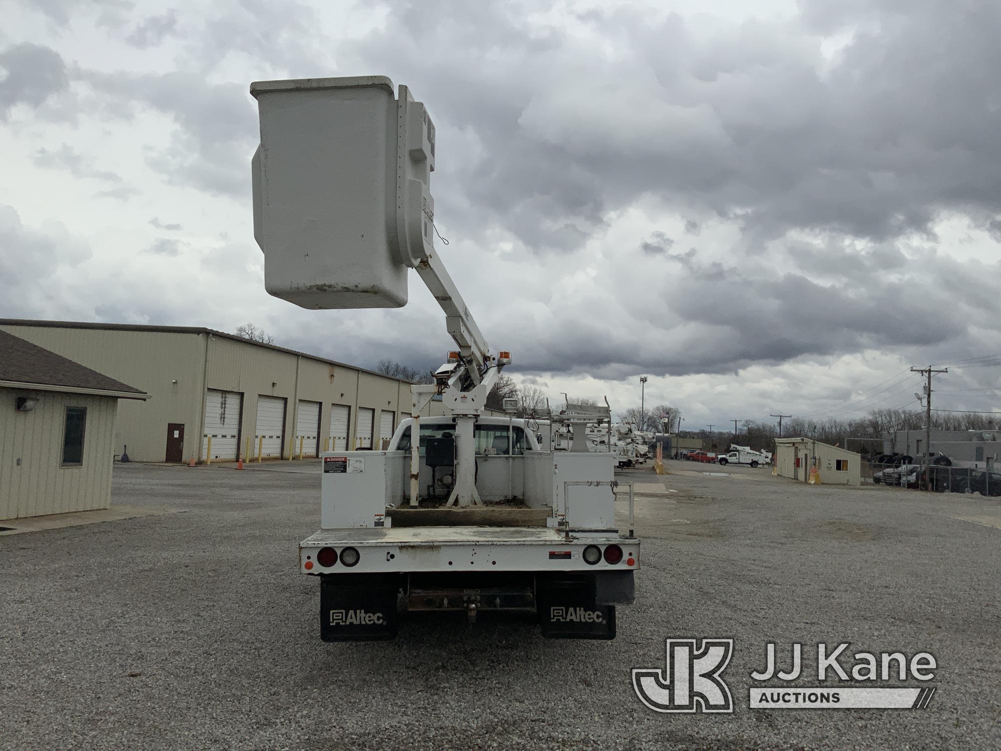 (Fort Wayne, IN) Altec AT200A, Non-Insulated Bucket Truck mounted behind cab on 2016 Ford F450 Servi