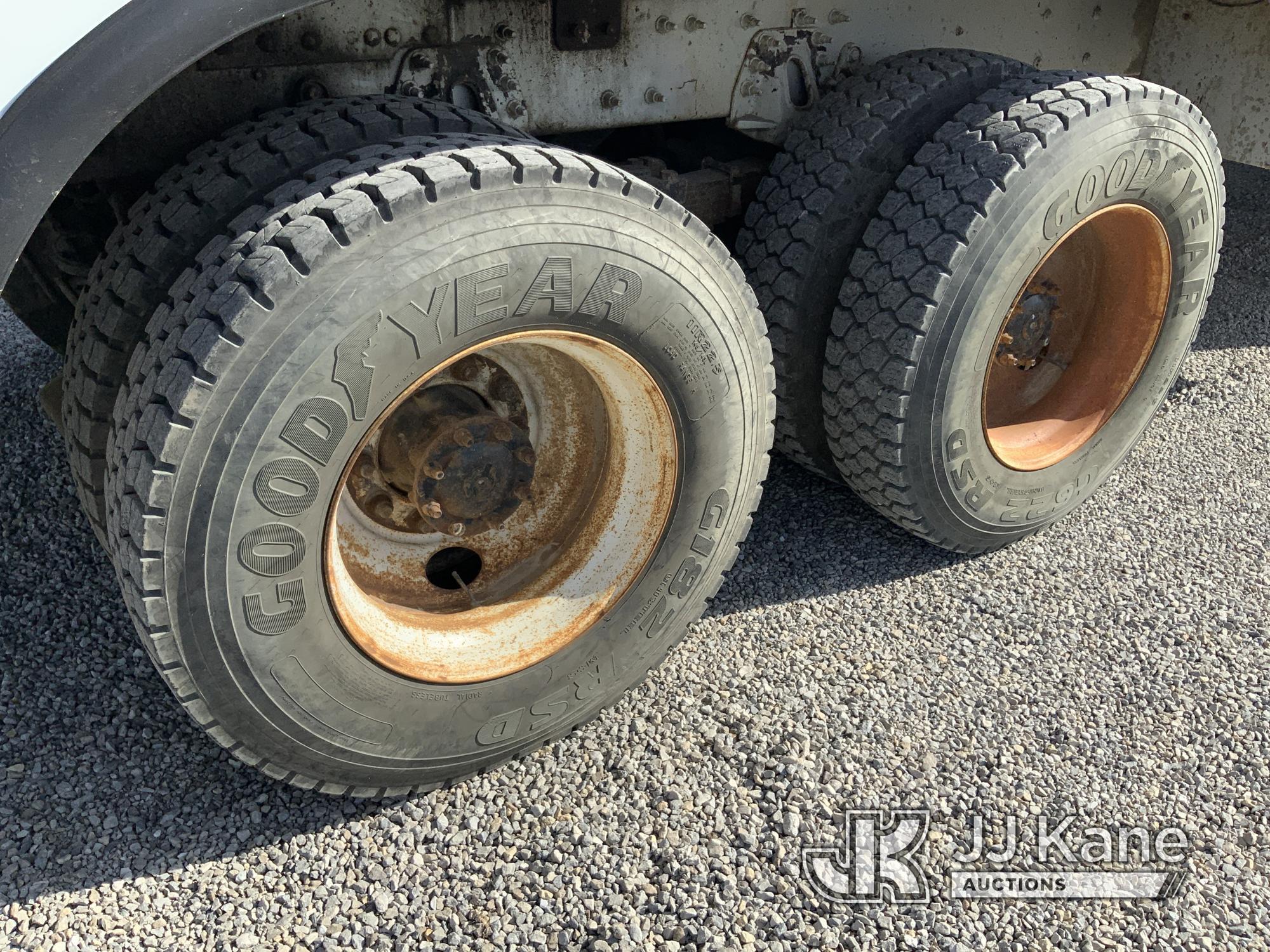 (Fort Wayne, IN) Altec D4065A-TR, Digger Derrick rear mounted on 2012 International 7400 T/A Utility