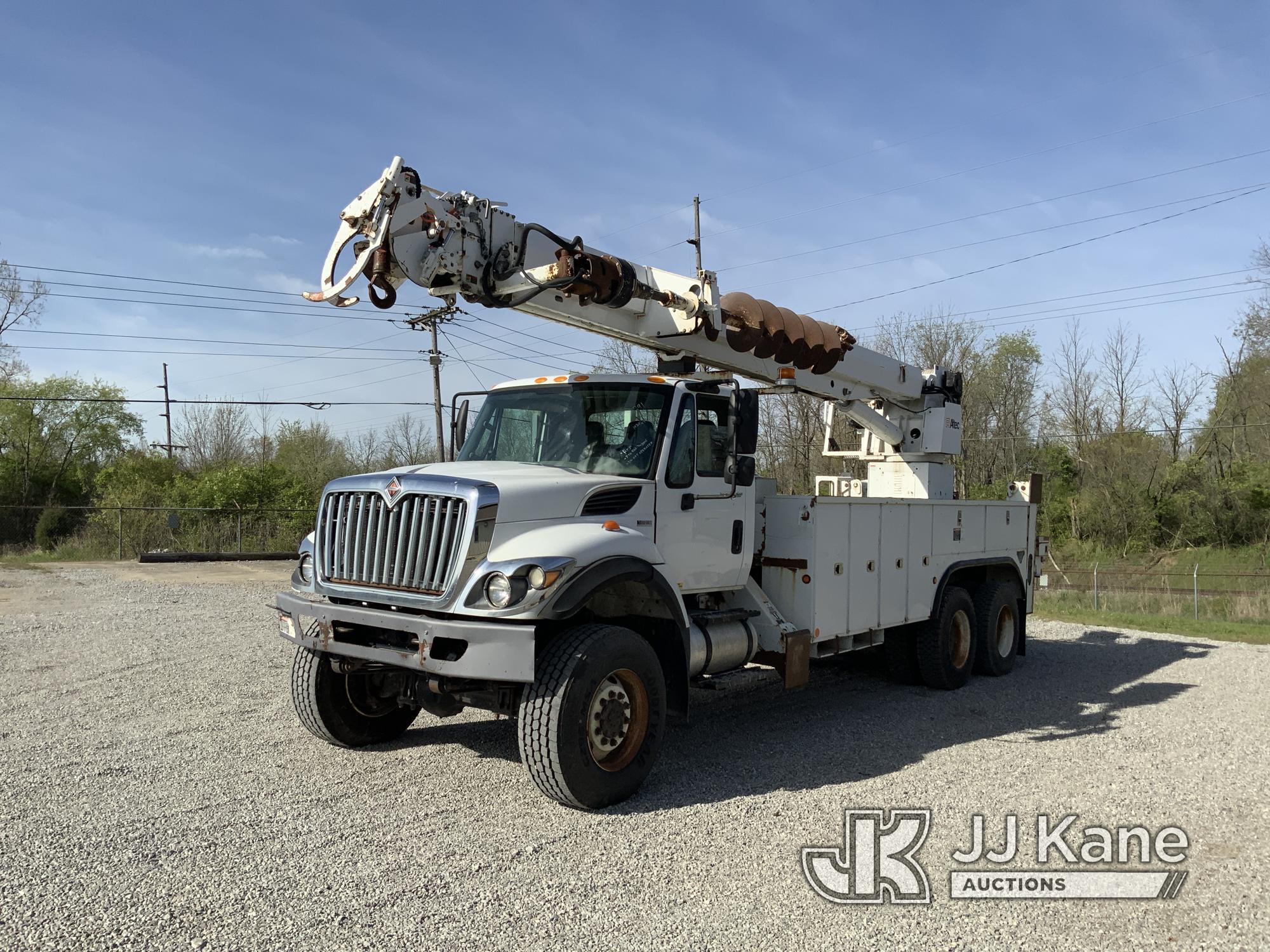 (Fort Wayne, IN) Altec D4065A-TR, Digger Derrick rear mounted on 2012 International 7400 T/A Utility