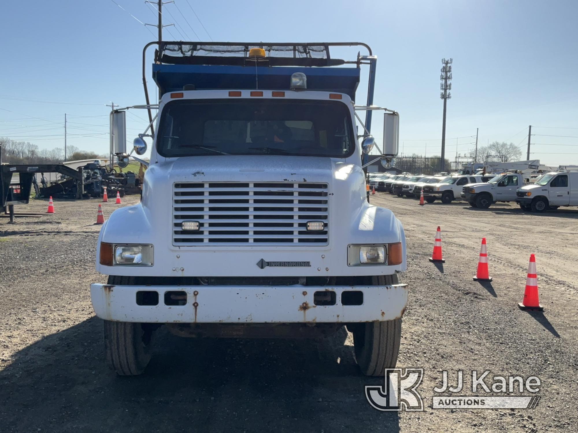 (Charlotte, MI) 1992 International 4900 Dump Truck Runs, Moves, Dump Operates