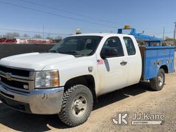 (Charlotte, MI) 2010 Chevrolet Silverado 3500HD 4x4 Extended-Cab Service Truck Runs, Moves