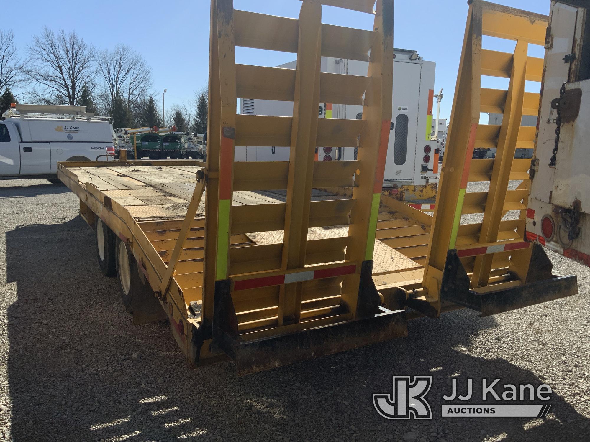 (Fort Wayne, IN) 2014 Felling FT 40-2 LP T/A Tagalong Trailer Seller States: Trailer Has Extensive C