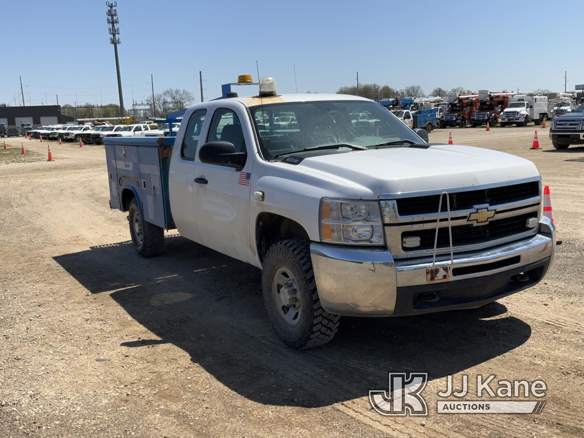 (Charlotte, MI) 2010 Chevrolet Silverado 3500HD 4x4 Extended-Cab Service Truck Runs, Moves