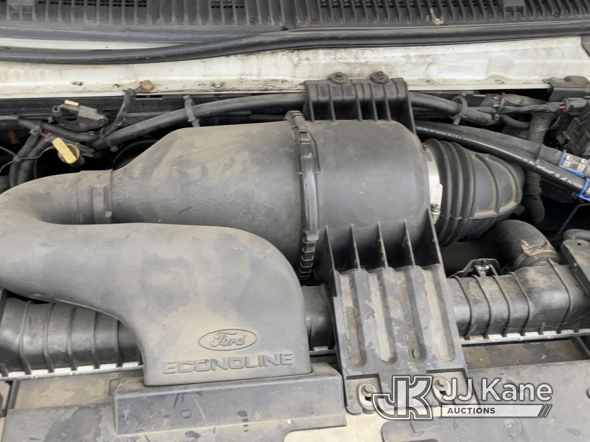(Jurupa Valley, CA) 2006 Ford E350 Cutaway Runs & Moves, Paint Damage, Bad Charging System