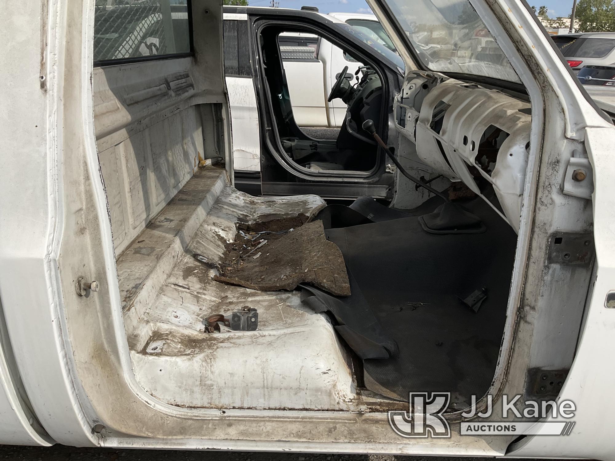 (Jurupa Valley, CA) 1987 Chevrolet R20 Regular Cab Pickup 2-DR Not Running, Interior Stripped Of Par