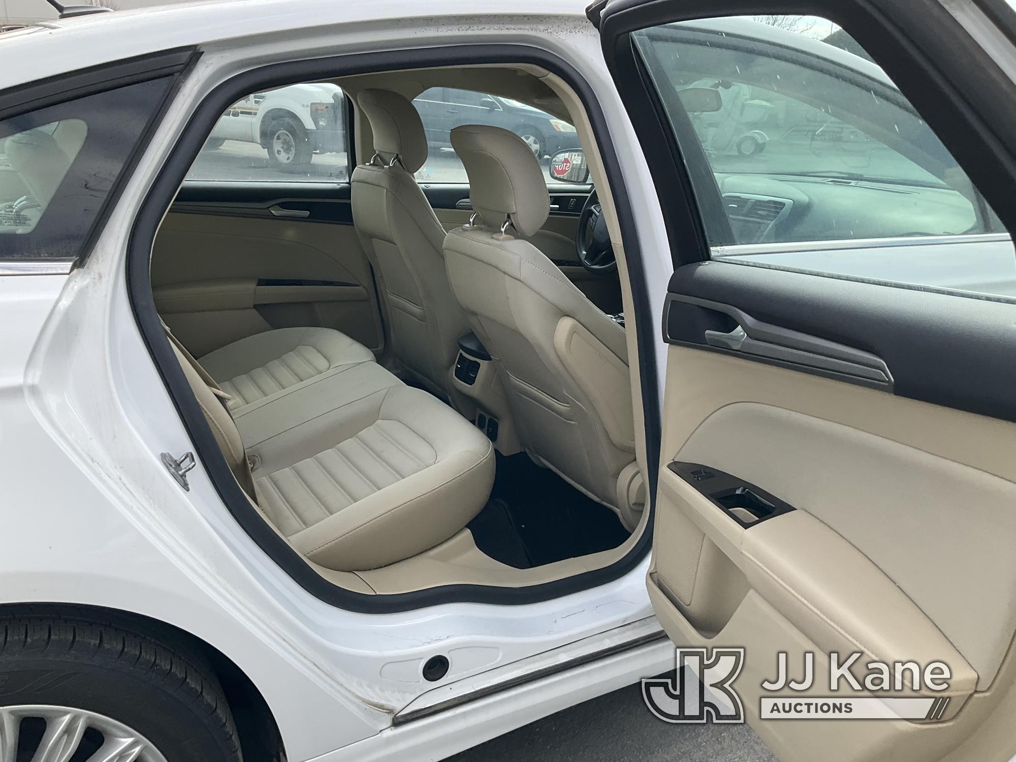 (Jurupa Valley, CA) 2014 Ford Fusion Hybrid 4-Door Sedan Runs & Moves, Missing Passenger Mirror, Ope