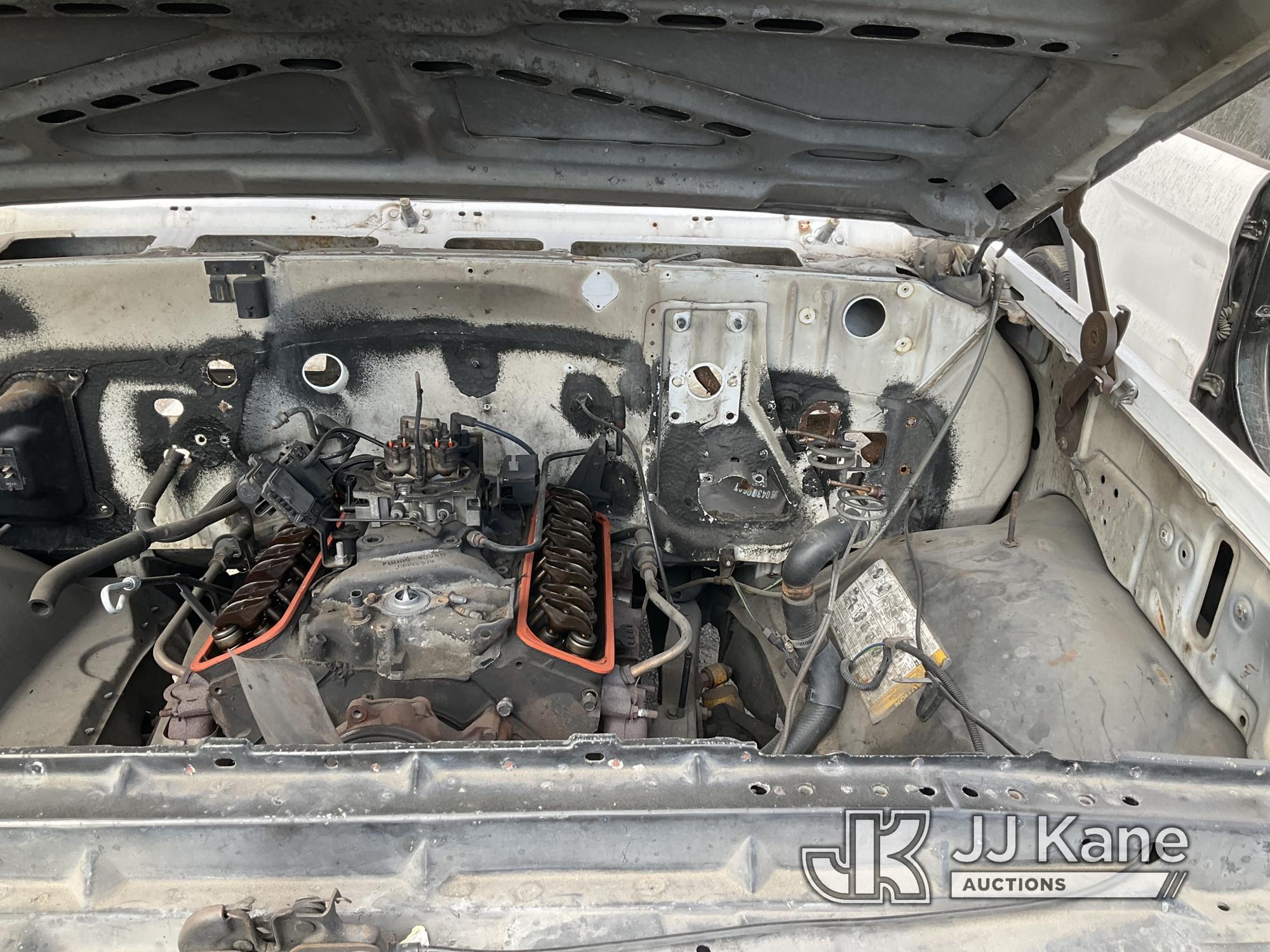 (Jurupa Valley, CA) 1987 Chevrolet R20 Regular Cab Pickup 2-DR Not Running, Interior Stripped Of Par