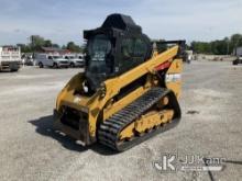 (Hawk Point, MO) 2018 Caterpillar 299D Tracked Skid Steer Loader Runs, moves, operates. (Left drive