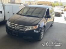 (Jurupa Valley, CA) 2011 Honda Odyssey Sports Van Runs & Moves,