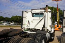 VOLVO SEMI TRUCK (R)