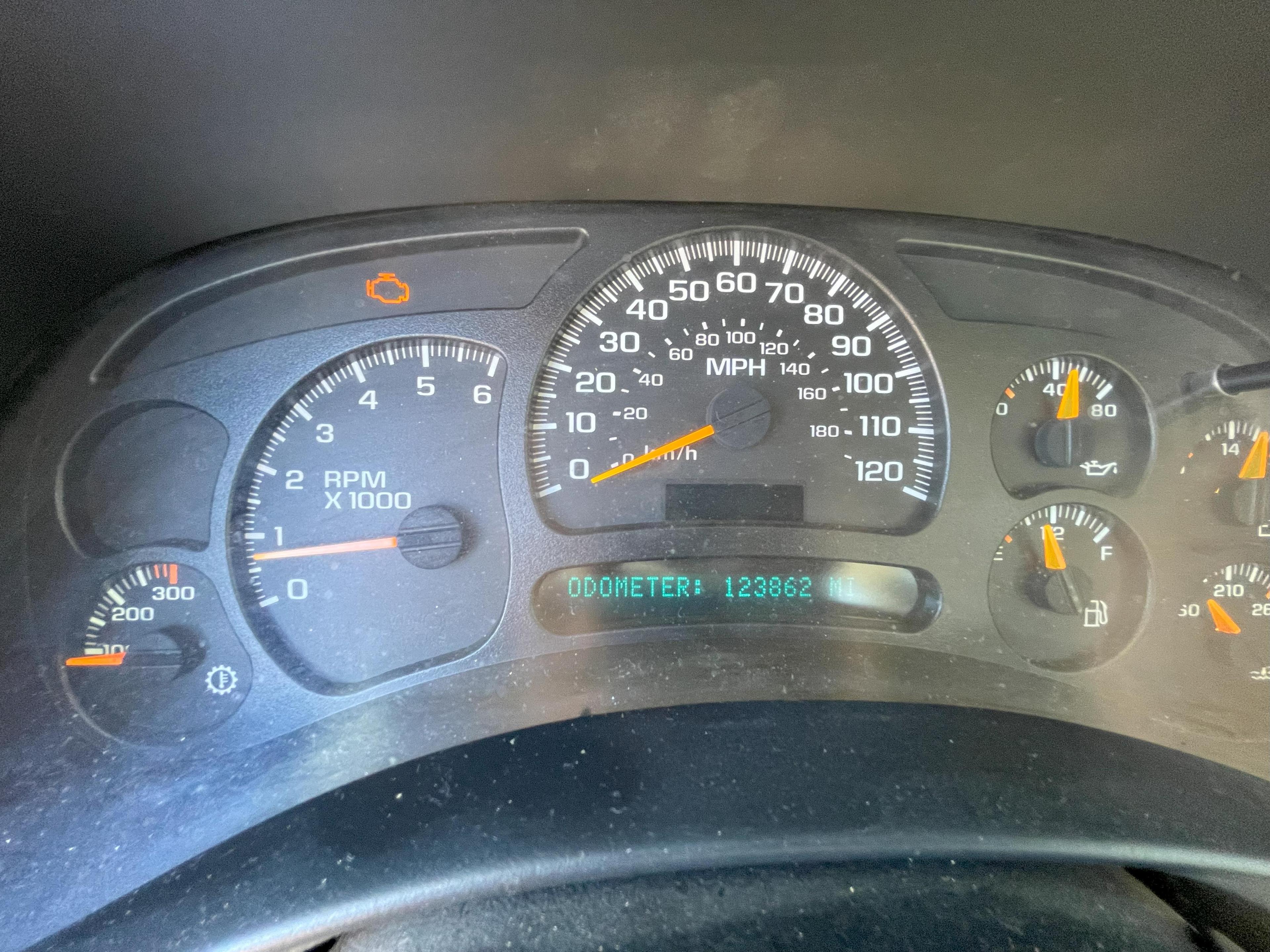 LOCATION WORTHAM, TX: 2005 GMC Sierra 2500 HD Crew Cab Pickup Truck, 2WD, p/b V8 6.0L Gas Engine, A/