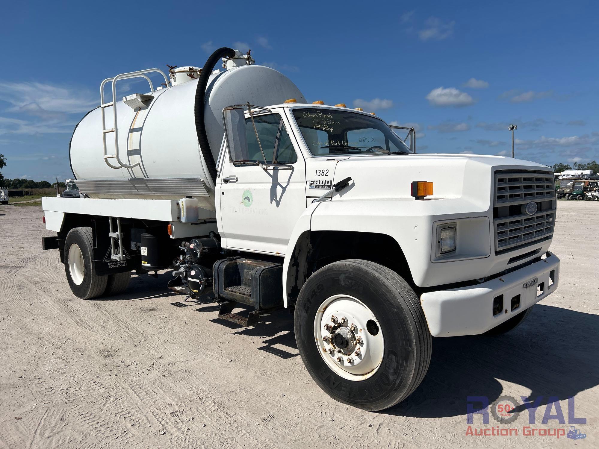 1994 Ford F800 2500 Gallon Water Truck